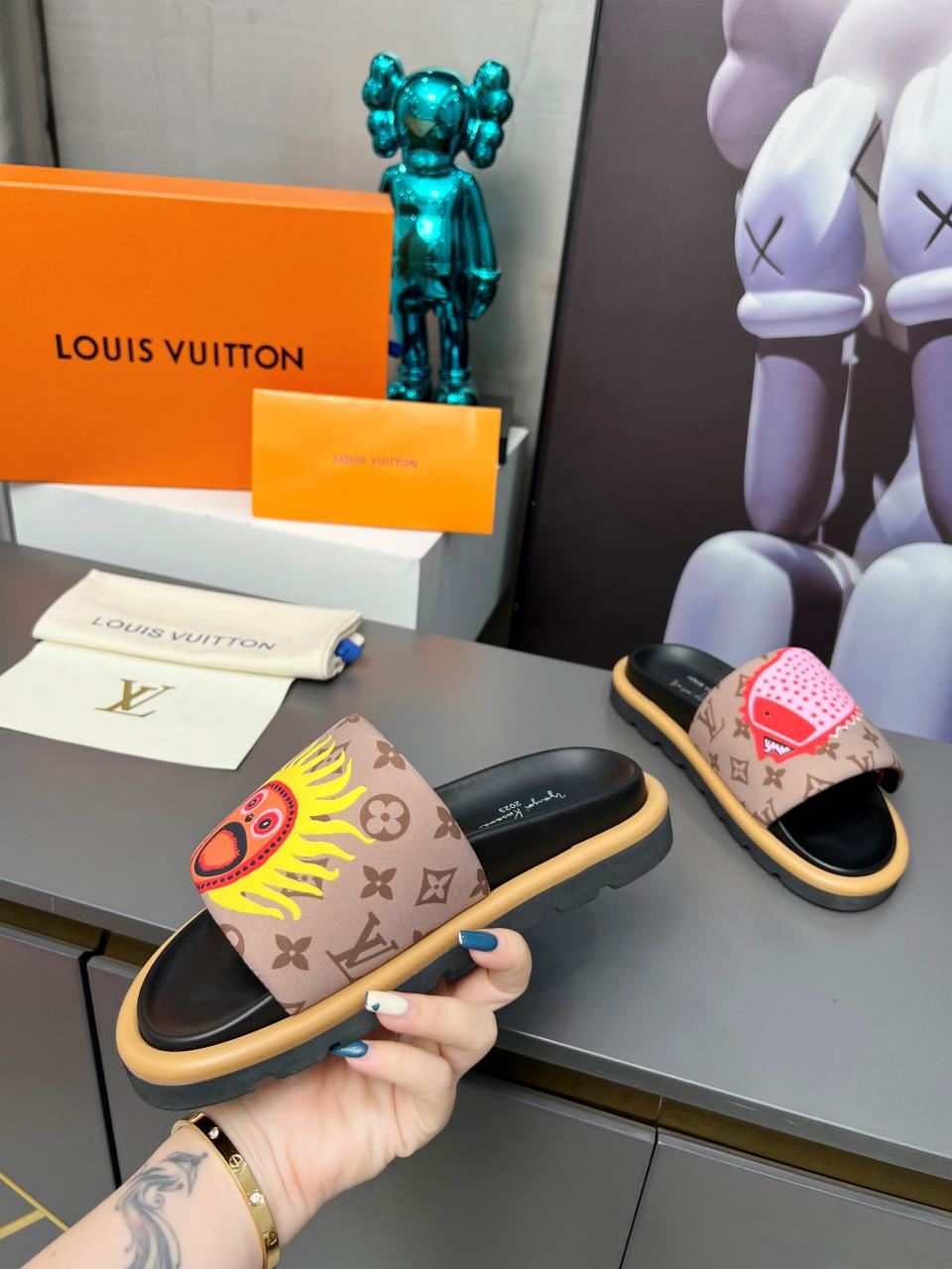 Louis Vuitton Slippers